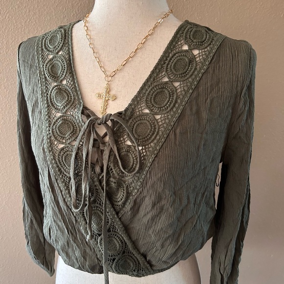 Crochet wrap style blouse blouse in mustard - Picture 5 of 5